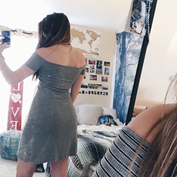 Off the Shoulder Dress - Picture 2 of 4